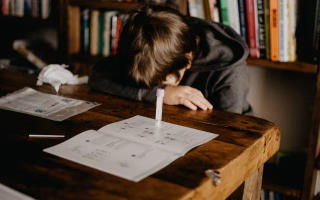 conveys emotional withdrawal and subtle signs of inner struggle in children.