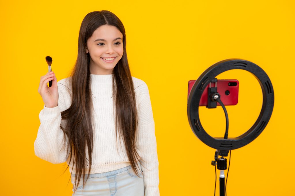 6 Clues Your Kids Are Picking Up Toxic Behavior From TikTok