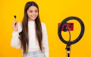 6 Clues Your Kids Are Picking Up Toxic Behavior From TikTok