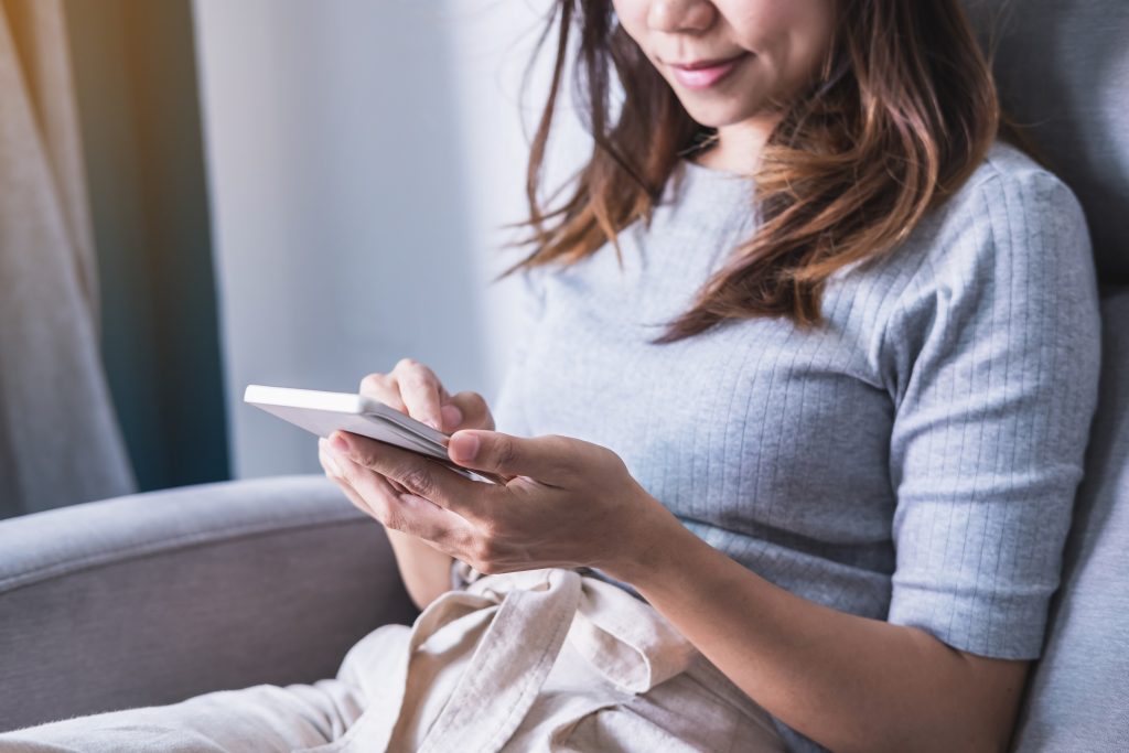 5 Silent Red Flags That a Babysitter Isnt Trustworthy