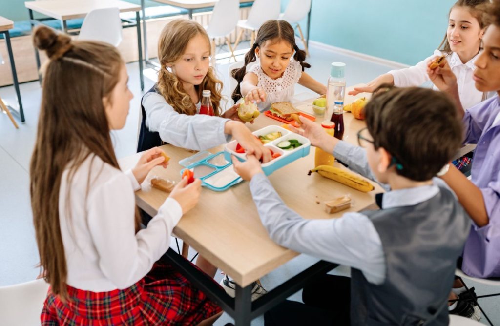 Kids Eating Lunch
