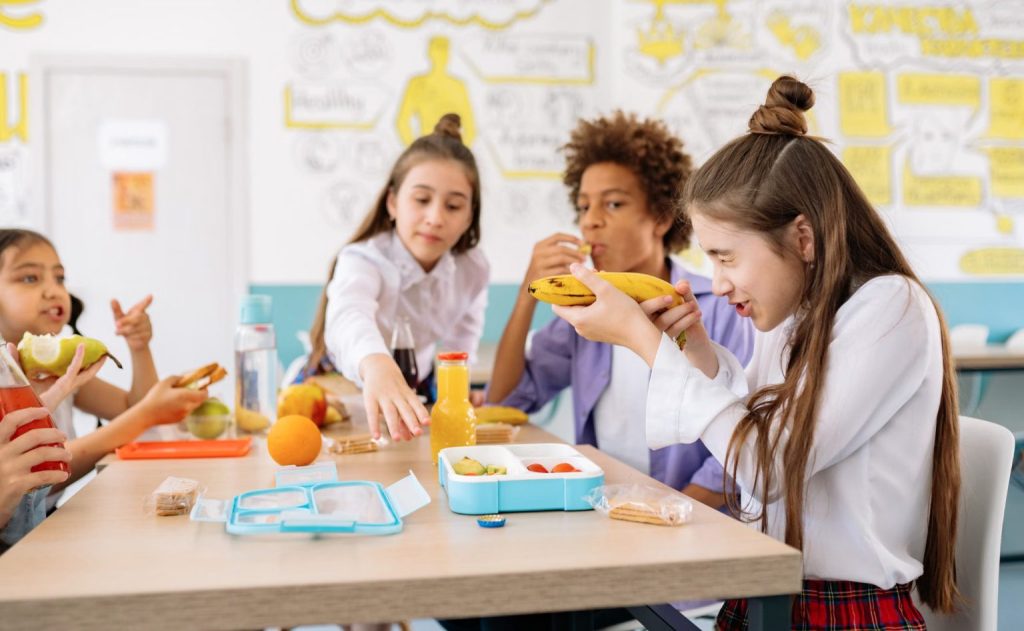 Kids Eating Lunch